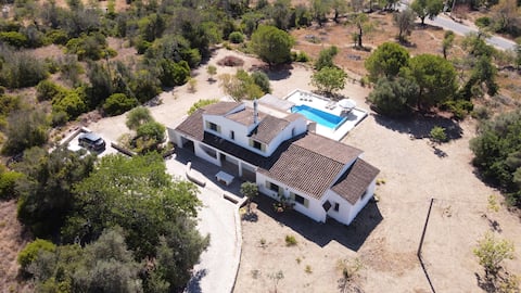 Top Airbnb: NEW Beautiful Villa House, Private Pool, Quiet em Loulé (São Clemente)
