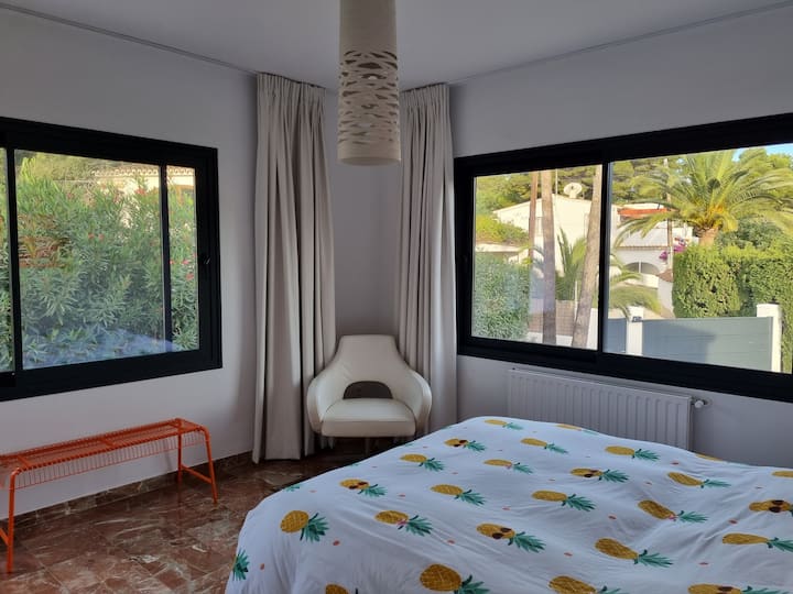 CHUMBA CHA KULALA CHA 1 E  SAKAFU