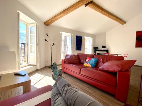 Top performing Airbnb: A 3 piece Very Touristy! Rated 3* in Montpellier