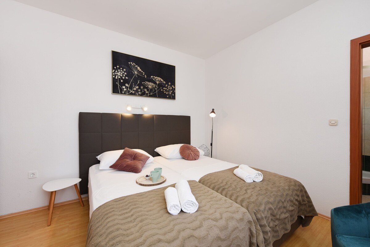 Ap7 · Family apartment with balcony partial seaview