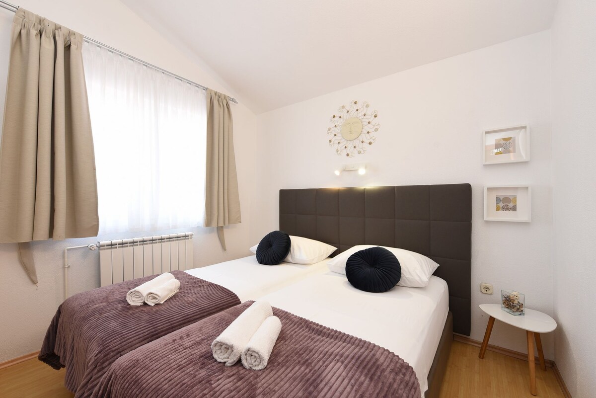 Ap7 · Family apartment with balcony partial seaview