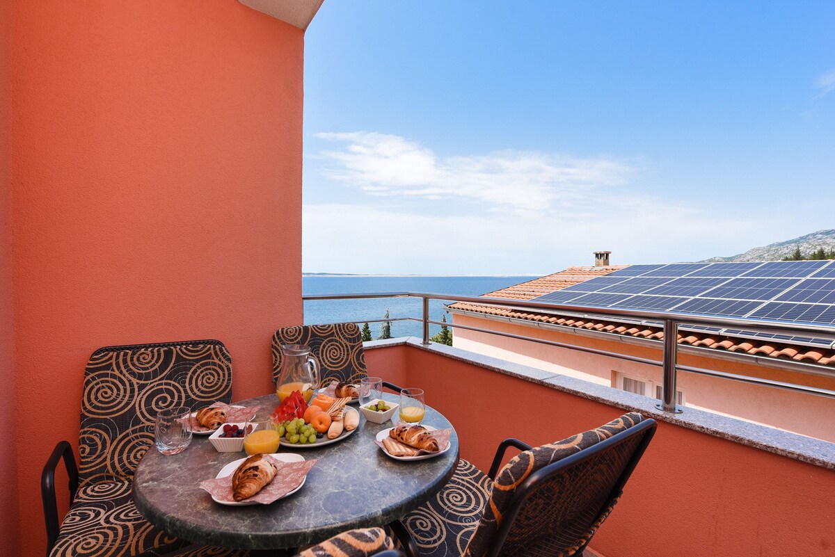 Ap7 · Family apartment with balcony partial seaview