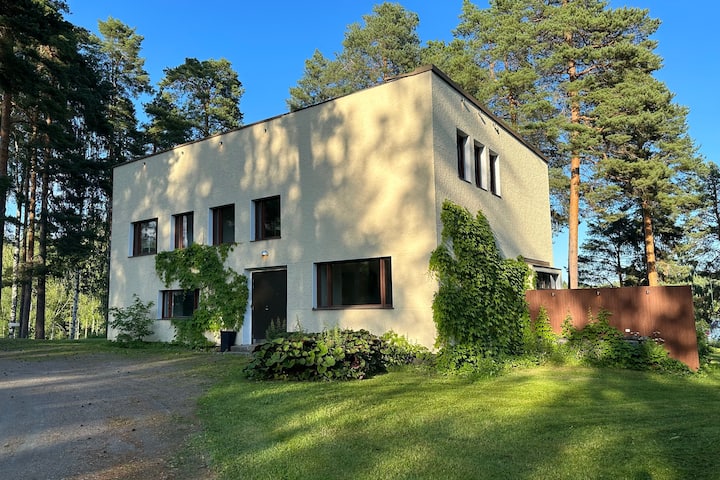 Bauhaus Jyskä at lake Päijänne, 6km to city, 260m2 in Jyväskylä, Finland -  Airbnb