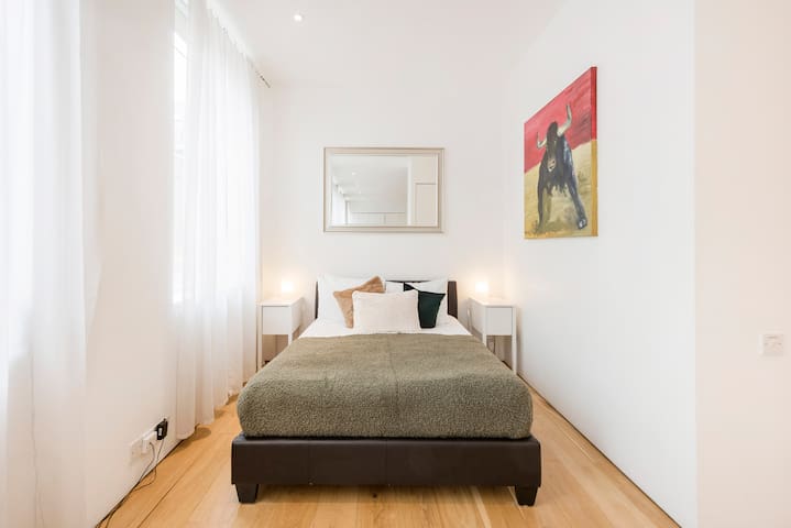 Mayfair 2Bed 2Bath Home | Oxford Circus | Lift gallery image 2