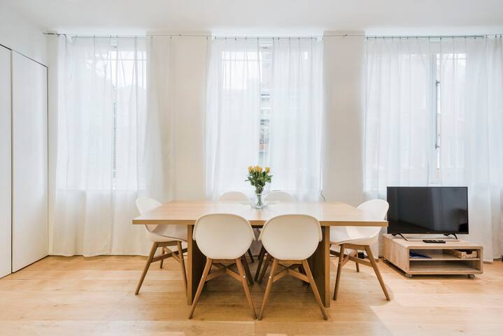 Mayfair 2Bed 2Bath Home | Oxford Circus | Lift gallery image 3