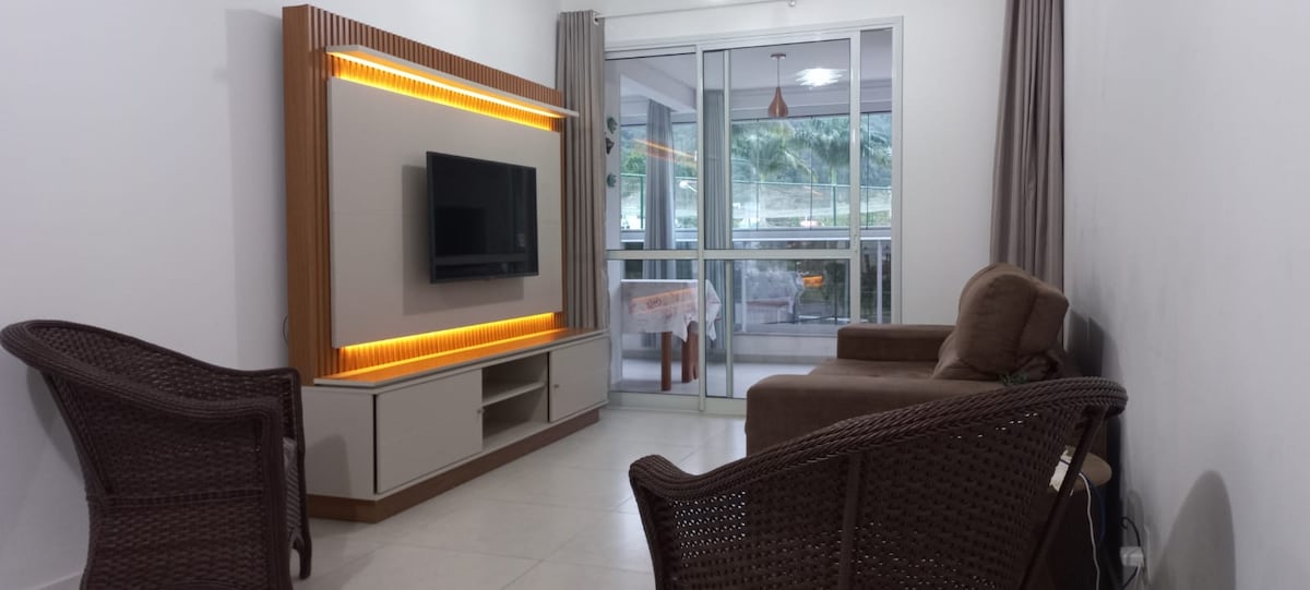 Дневна соба со паметен телевизор