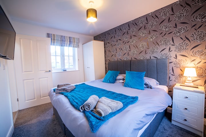 Dhomë gjumi kryesore e bollshme 