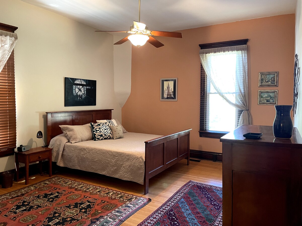 Spavaća soba
Bračni krevet (183x213)