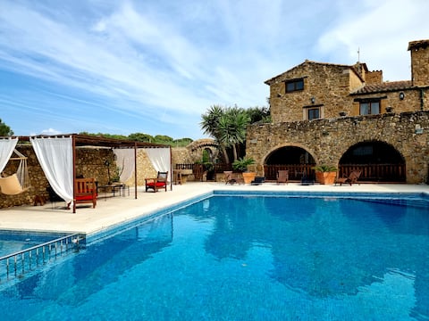 Mas Arnau 17 century Costa Brava, Wifi, Pkg, 16 pers