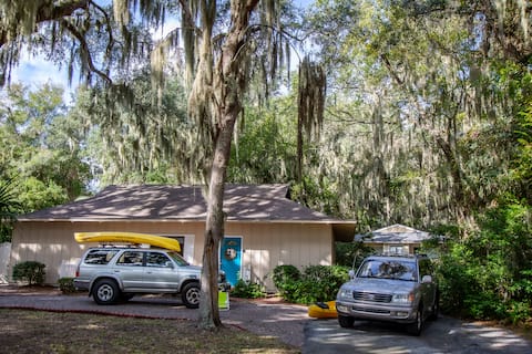 SSI Getaway Cottage Under the Oaks