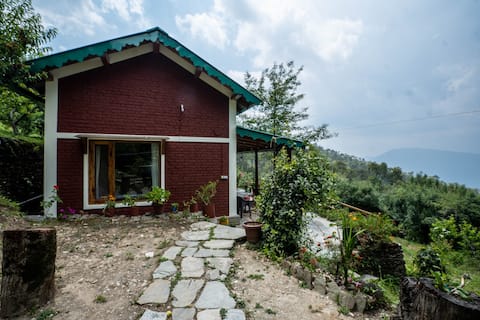 Mer Homestays - Cottage 1 amidst Fruit Orchards