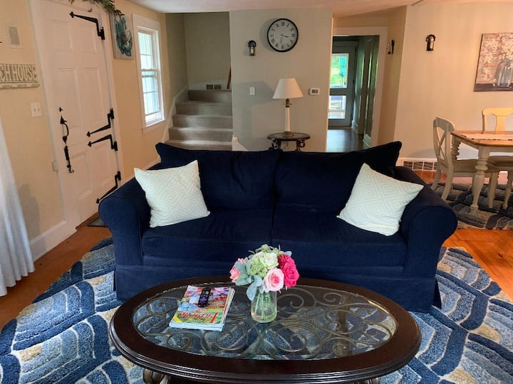 Storybook Cottage Sleeps 12 For Family - York, ME
