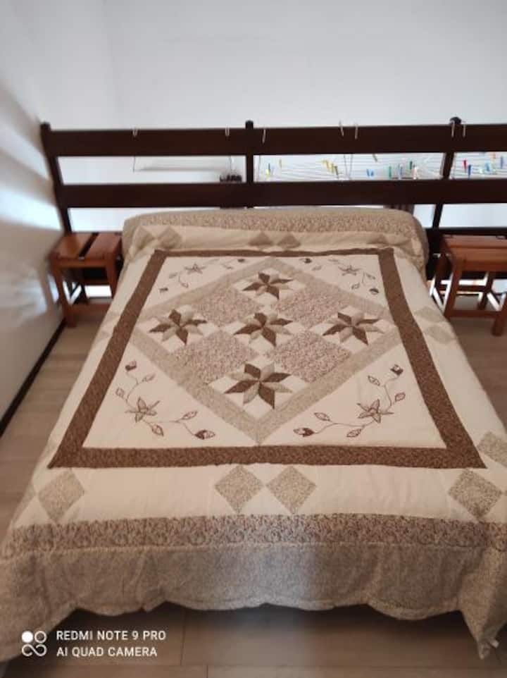 altillo con cama de 2 personas de 140 con cajones de almacenamiento debajo de la cama, travesaño y almohadas disponibles