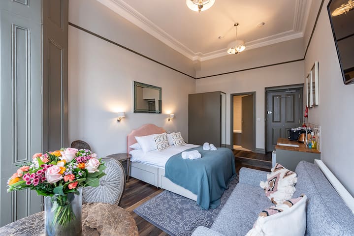 Billie And Max managed Airbnb listing 2