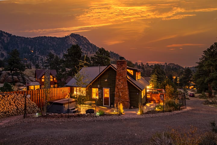 Original RMNP Cabin with 360 Mountain Views - Cabins for