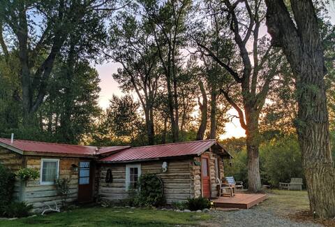 Jakey's Fork Homestead - Bunkhouse Cabin