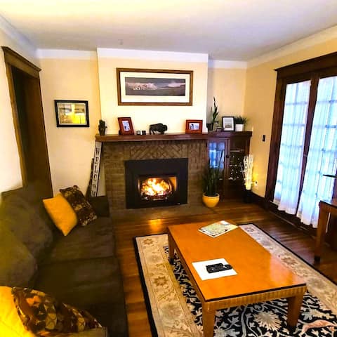 Top performing Airbnb: THE 617: Central A/C & 5 min walk to Falls Park! in Niagara Falls