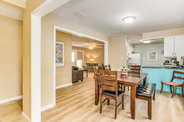Near Everything House - Pensacola, FL