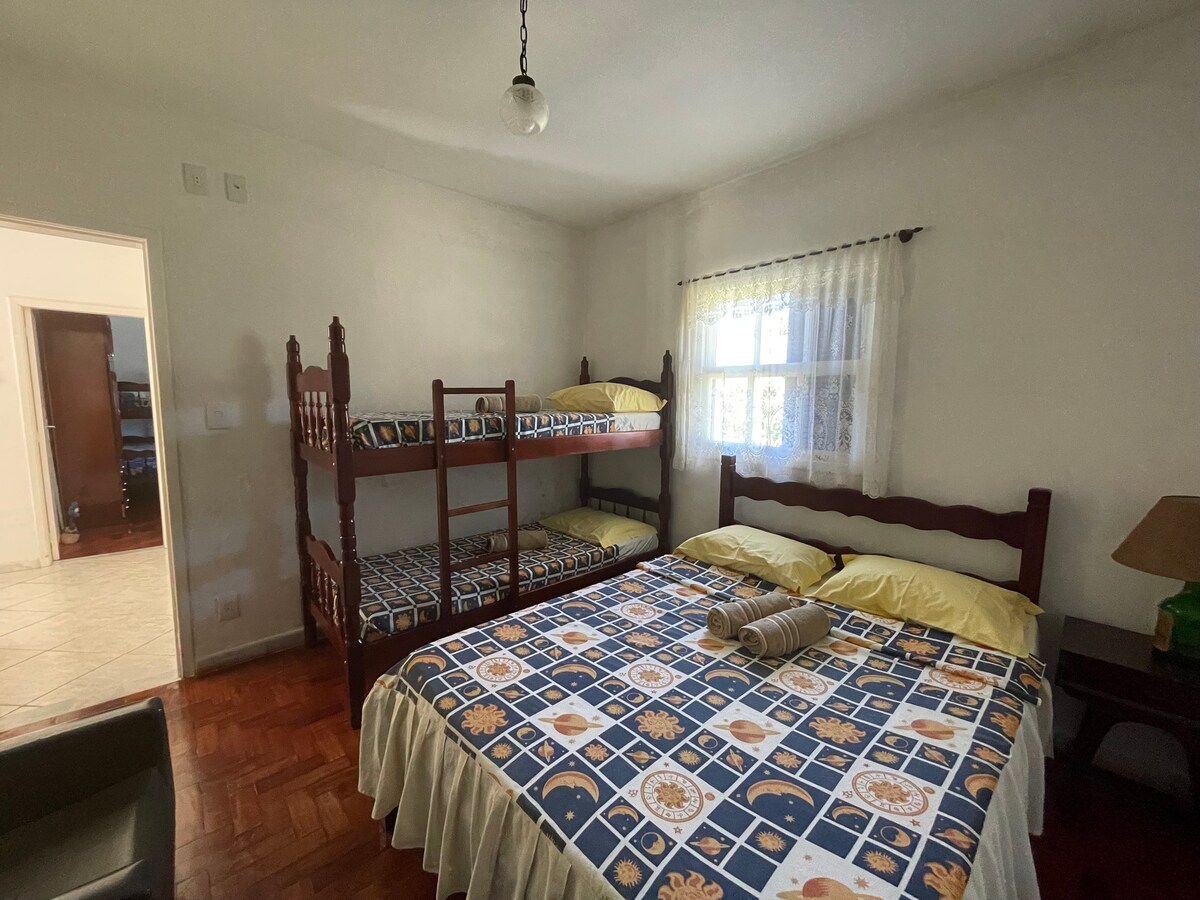 Habitación amarilla - 4 anuncios