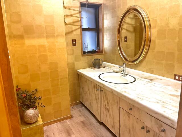 八王子！新宿・横浜 電車1本！最大15名収容！和モダン和室・洋室3室貸切！のんびり自然豊か(M05) gallery image 4