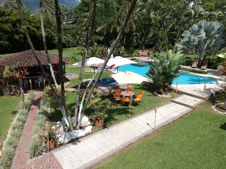 casa campestre con jacuzzi y piscina