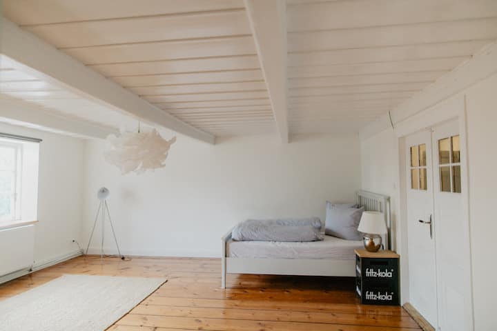 ห้องนอนชั้นบน 1 ห้อง