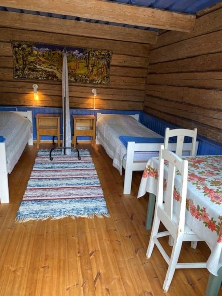 Pariisi on kahden hengen piha-aitta.