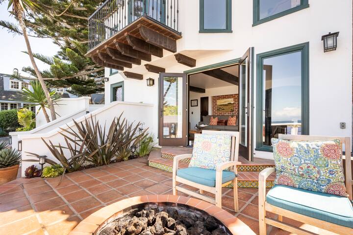 Spectacular Award Winning Ocean Front 2 Bed 2 Bath gallery image 3