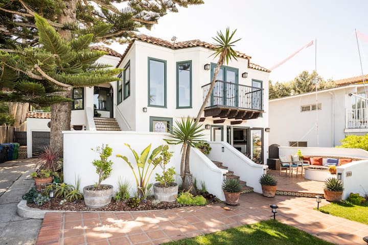 Spectacular Award Winning Ocean Front 2 Bed 2 Bath