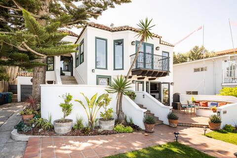 Spectacular Award Winning Ocean Front 2 Bed 2 Bath