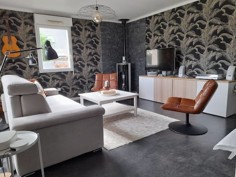 Family home with Nordic bath and jacuzzi.