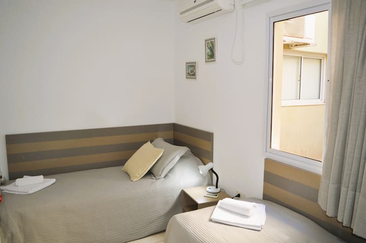 Спална соба 2: 2 единечни кревета 