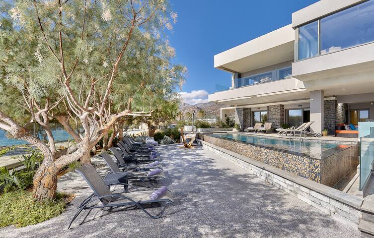 Luxury beachfront with private infinity pool gallery image 2