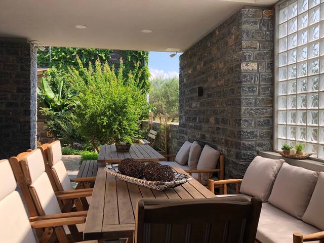 Luxury beachfront with private infinity pool gallery image 4