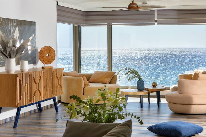 Beachfront Moonlight villa for large groups gallery image 5