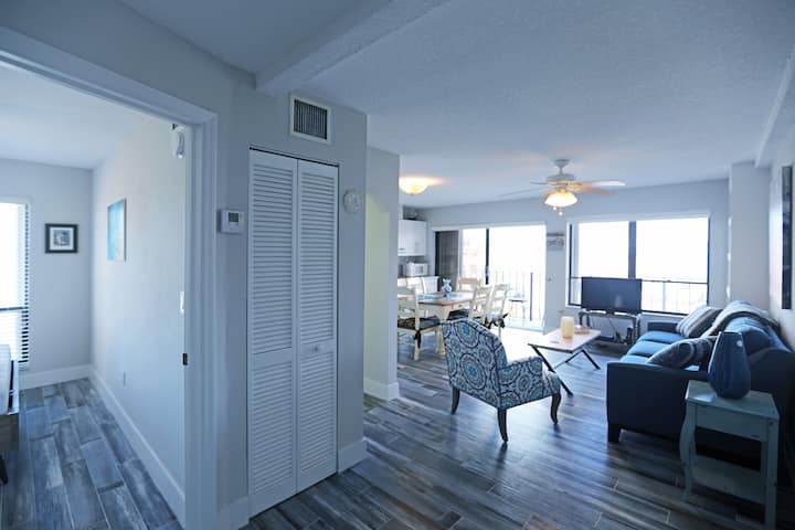 A Little Cottage By The Sea - Hollywood, FL