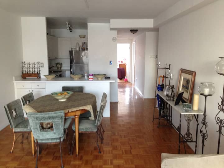 Hell's Kitchen Apartment In Nyc - Queens, NY