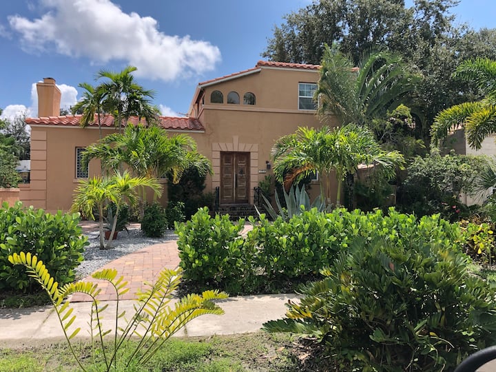 Lantana House in Whitfield Estates Houses for Rent in Sarasota