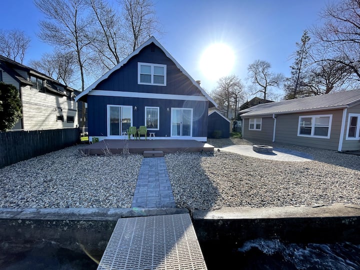 Lake Front Retreat Cabins for Rent in Clear Lake, Iowa, United States