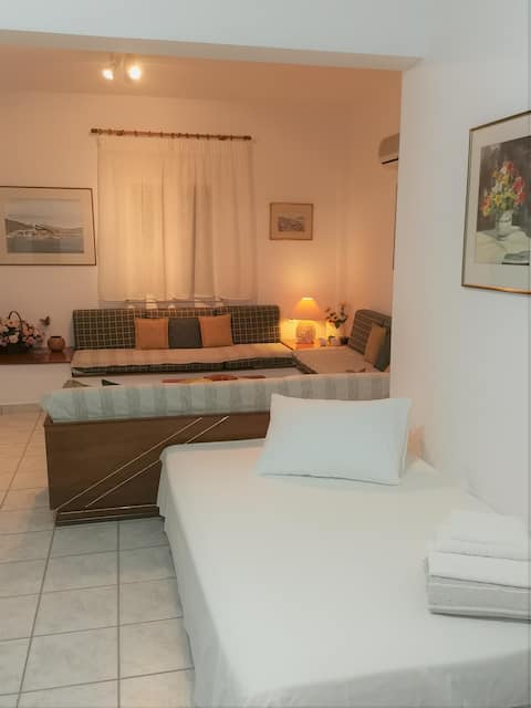 Popular Airbnb listing: ★Oleander★ maisonette near Adamas w/ view in Περιφερειακή Ενότητα Μήλου
