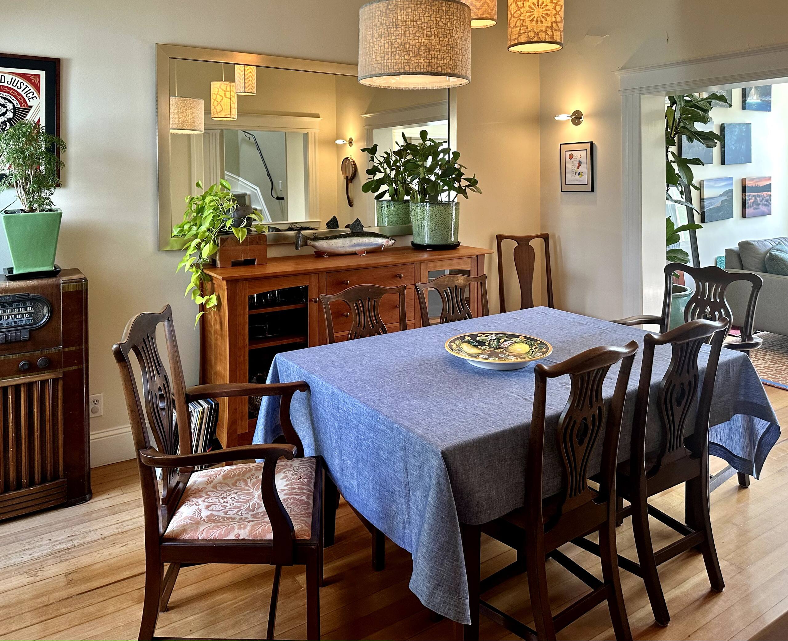 Home in San Francisco · ★4.95 · 3 bedrooms · 3 beds · 1.5 baths - Image 10
