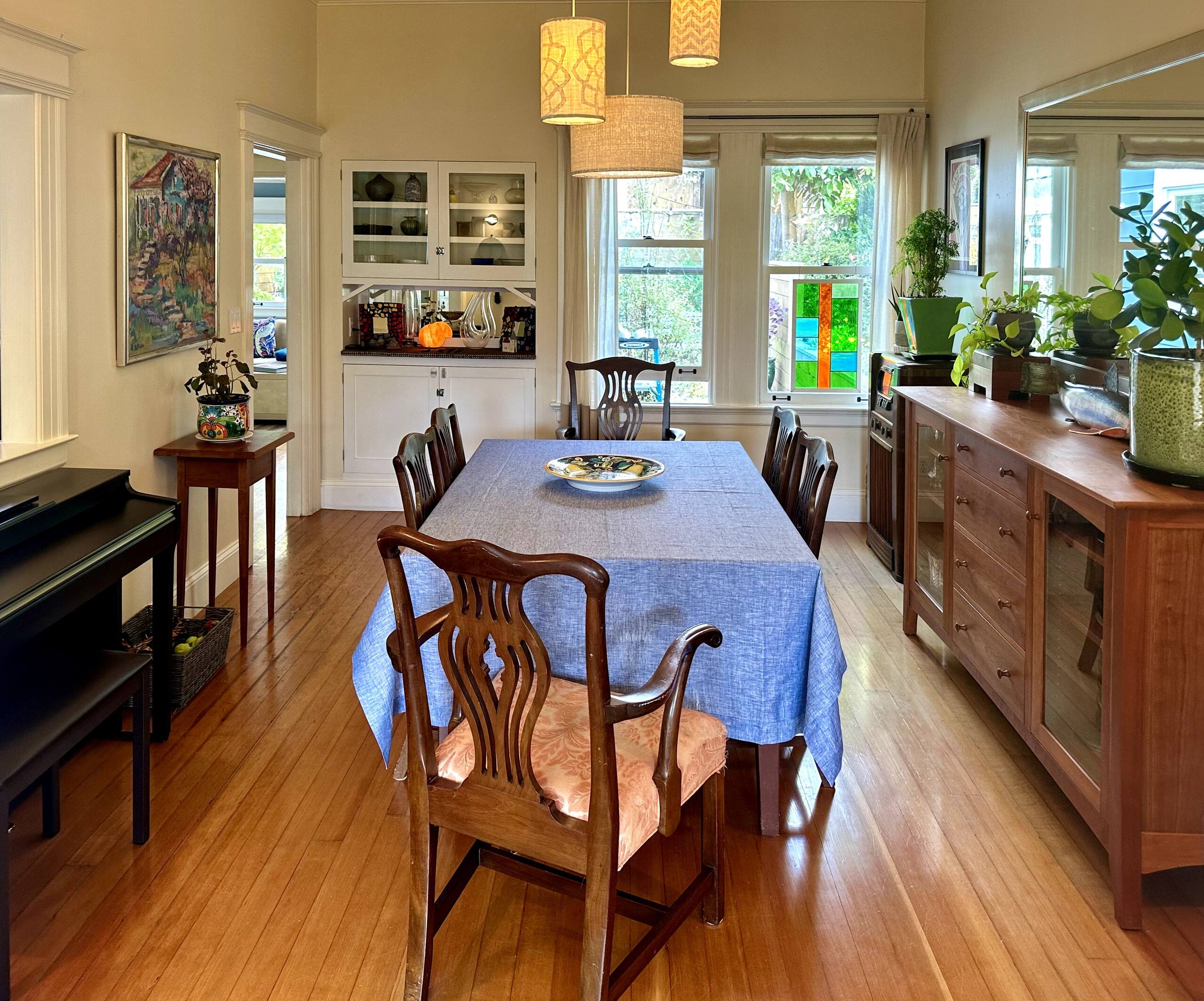 Home in San Francisco · ★4.95 · 3 bedrooms · 3 beds · 1.5 baths - Image 9
