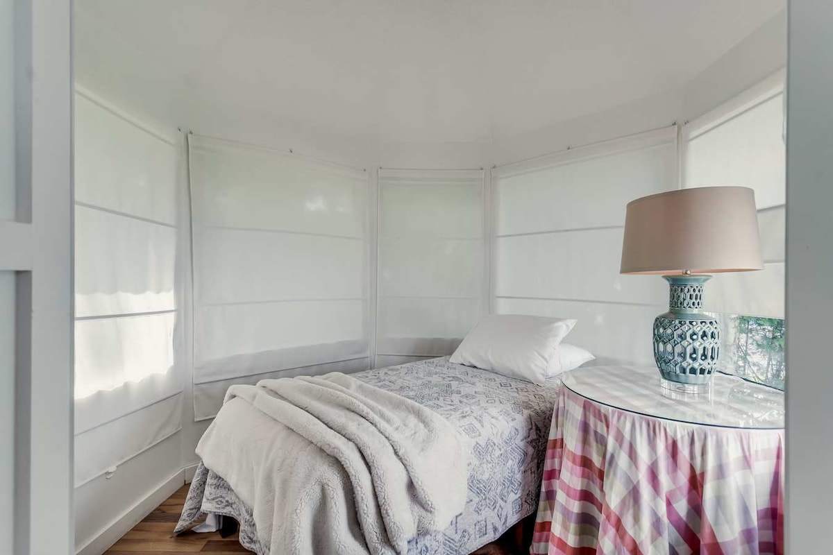 twin bed next to primary bedroom ideal for  a child