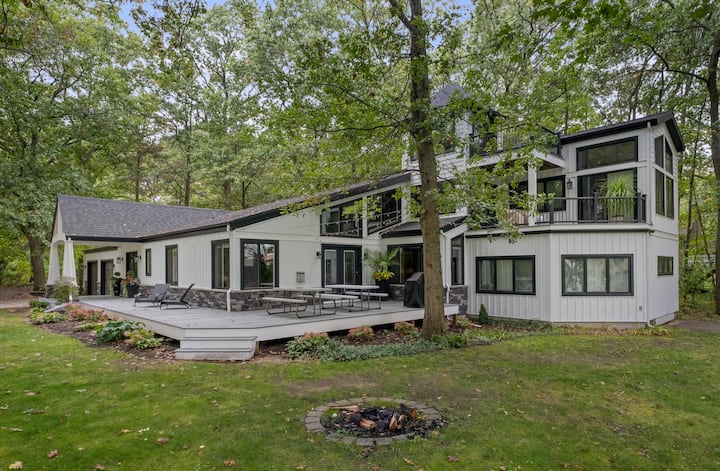 Spacious Home on Large Lot Near Lake Michigan