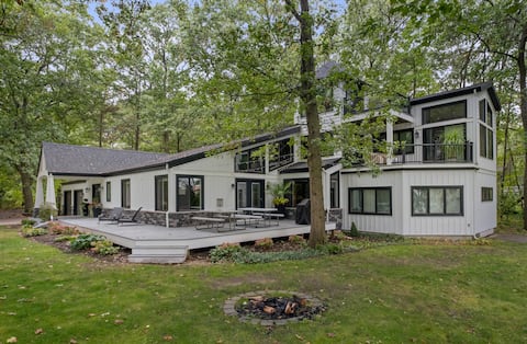 Spacious Home on Large Lot Near Lake Michigan