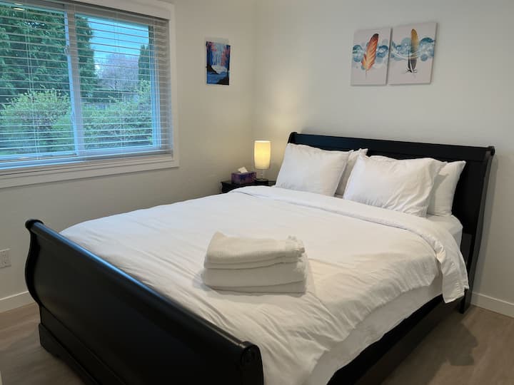 Tretia spálňa má tiež manželskú posteľ. 