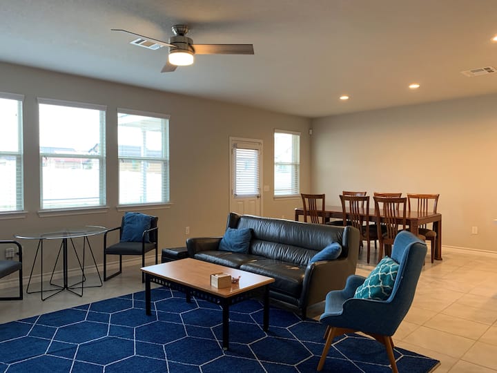 Sxsw Special Short Term
5 Bedrooms 5 Queenbeds - Buda, TX