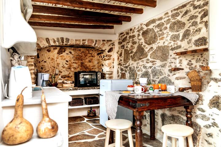 Peratsi Stone Mansion gallery image 5