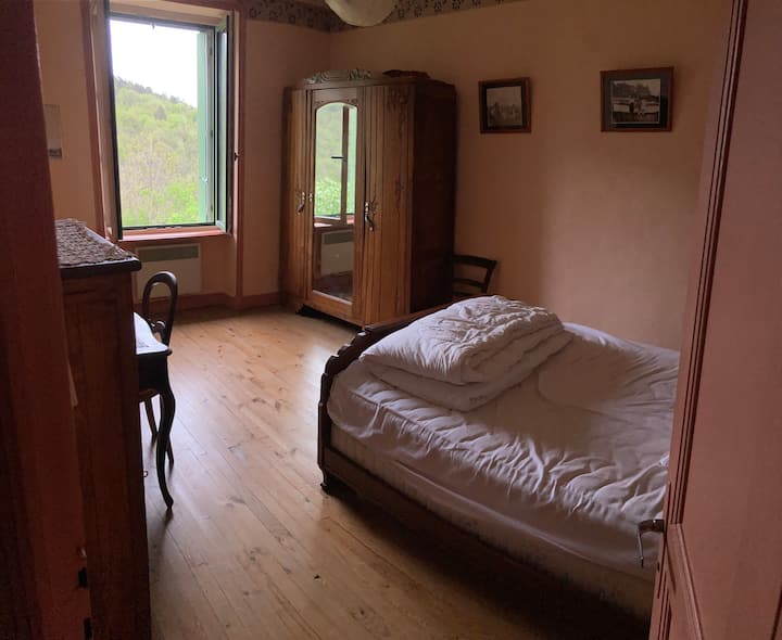 Spálňa v Levant s posteľou 140 cm