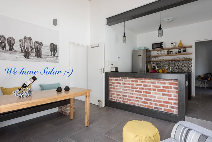 Adams Place – Walk to Blouberg Beachfront from a Stylish Hideaway